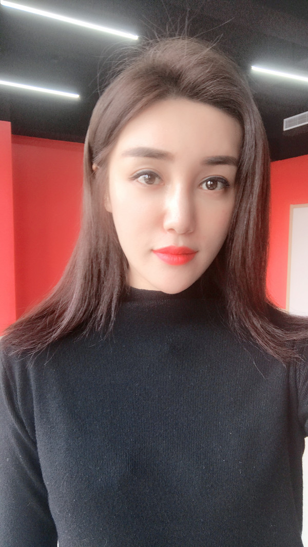 冯莎莎.jpg